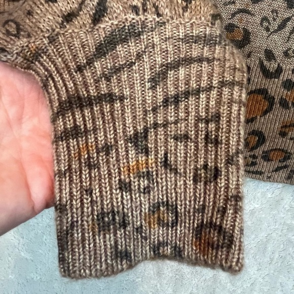 WHBM Animal Print Sweater Sz M Puff Sleeve Ribbed Mock Neck Cuffs - Picture 3 of 15